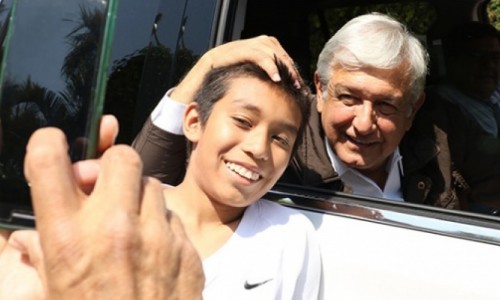 Ni todos juntos pueden contra m&iacute;: AMLO