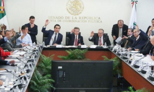 Senadores frenan reforma para eliminar fuero